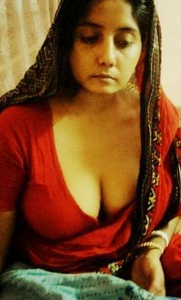 Hot tamil maid saree strip