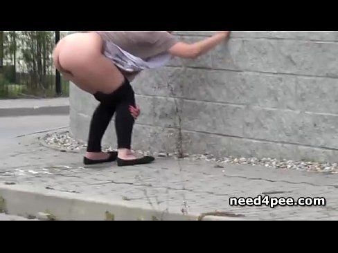 Bull reccomend girl peeing public while walking