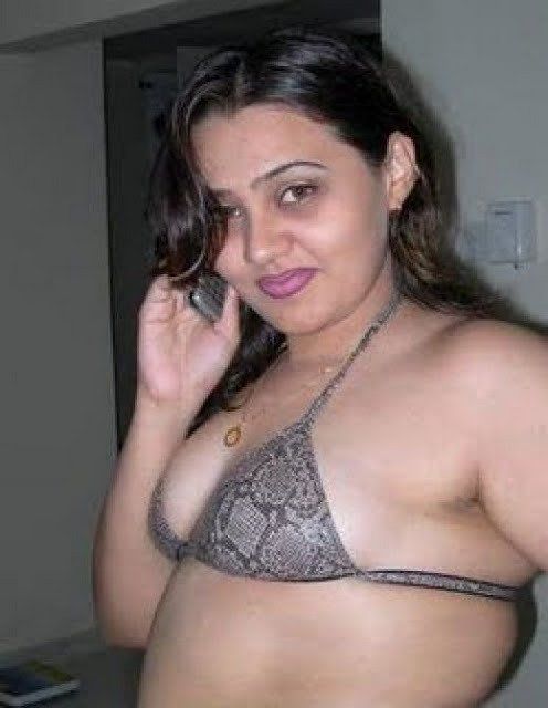 Beautiful indian chic exposing tits