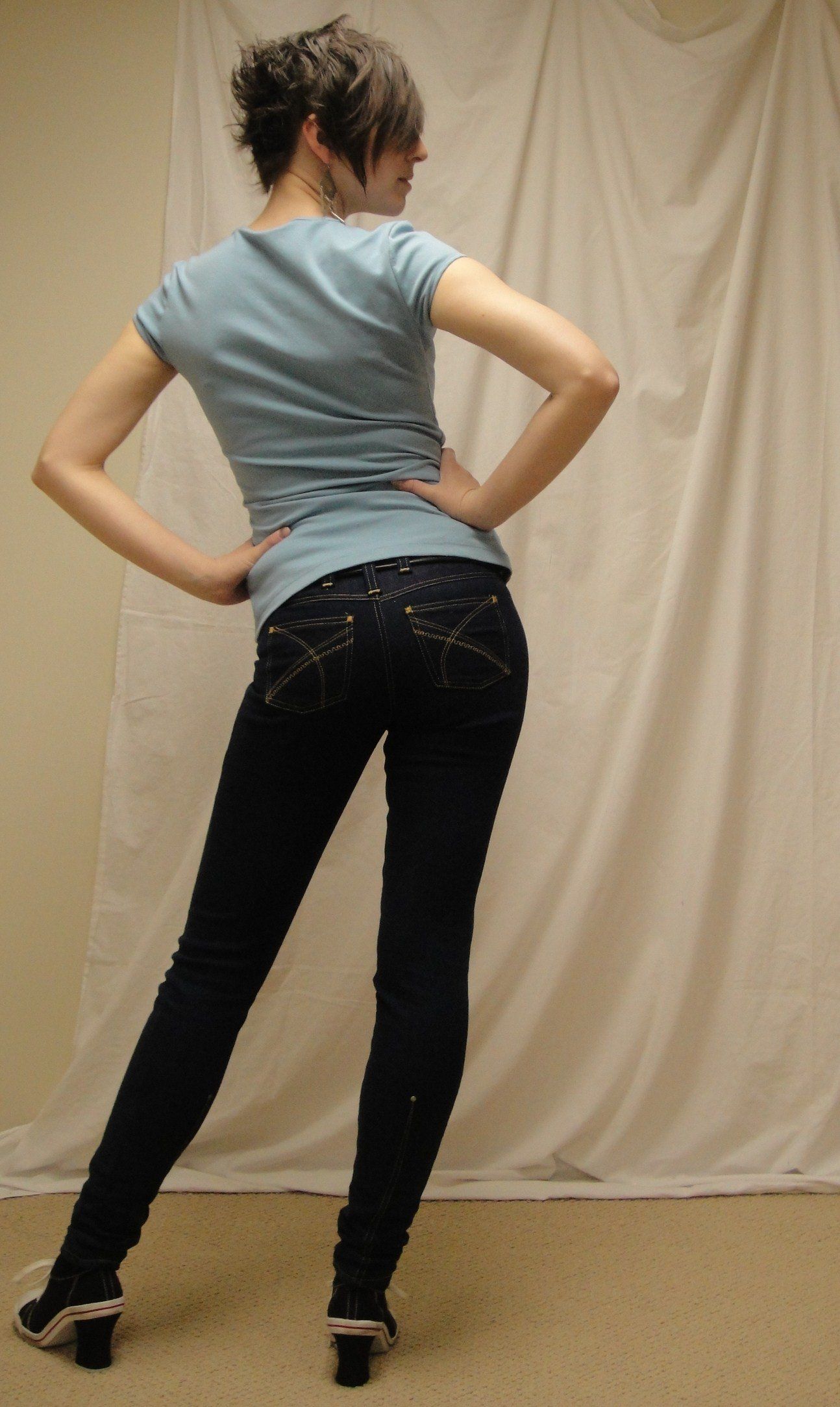 Red V. reccomend teen bending down tight jeans