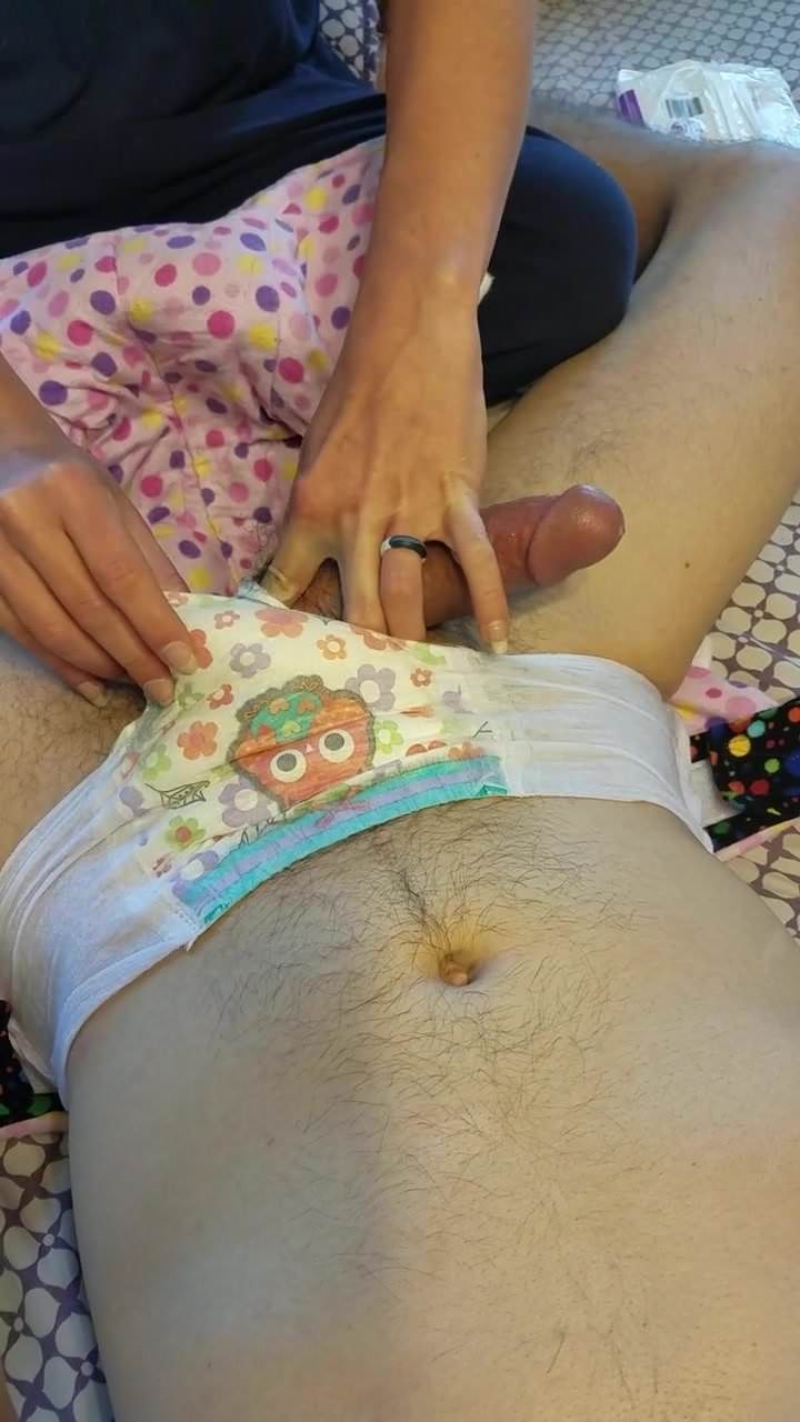 Einstein reccomend mommy diaper handjob