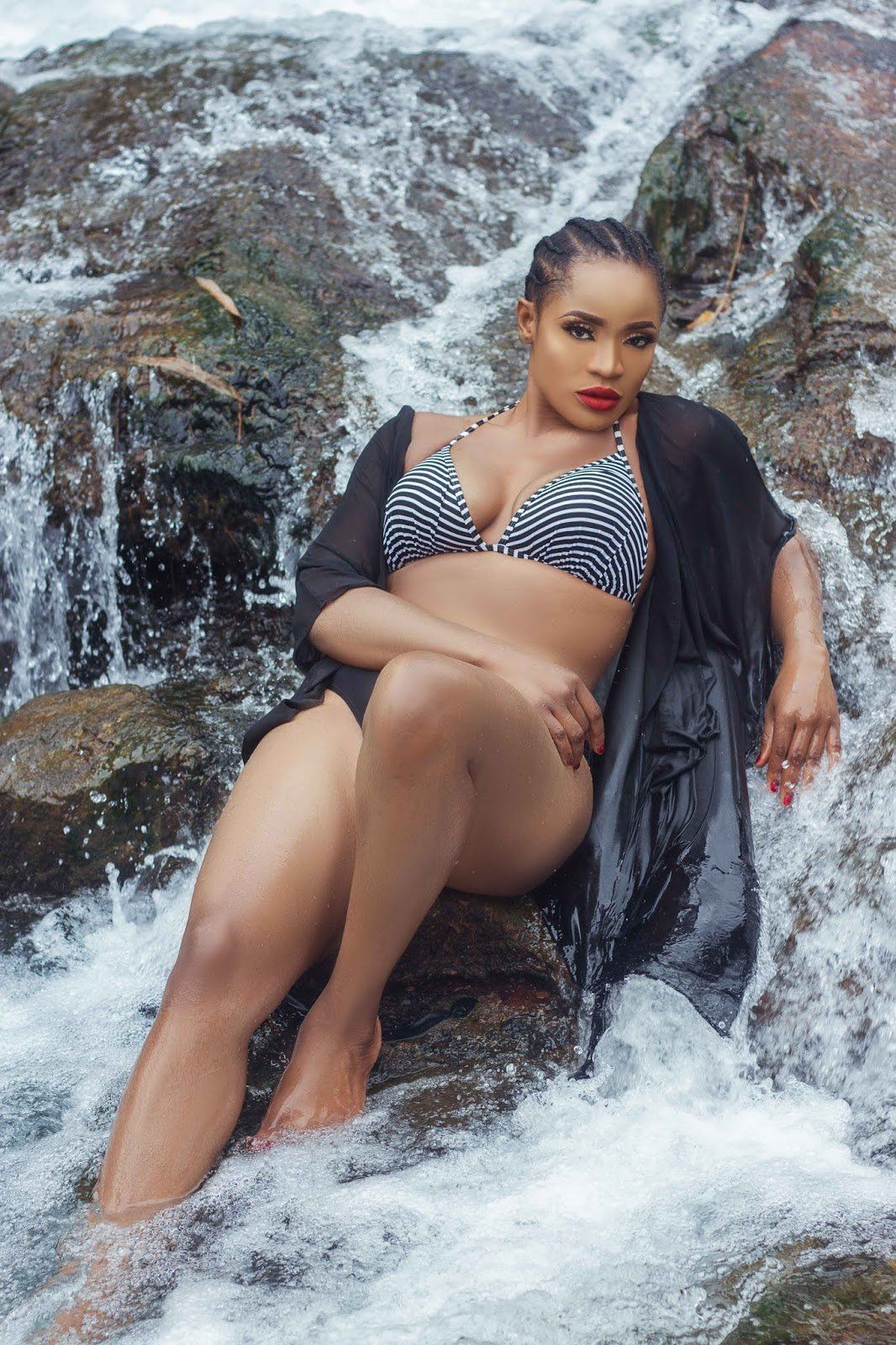 Nollywood actress etinosa goes completely naked live