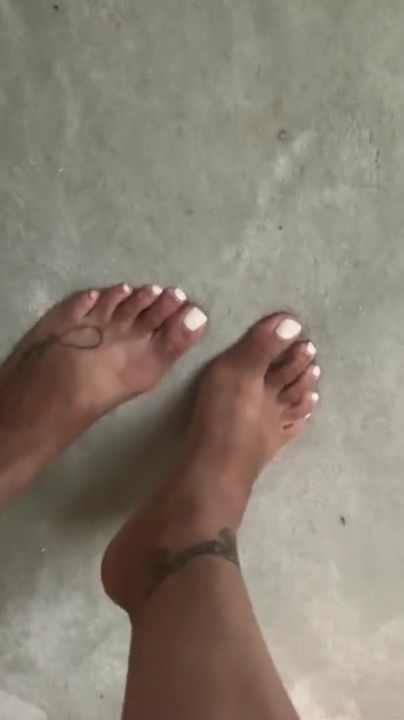 Knuckleball reccomend white toes ebony