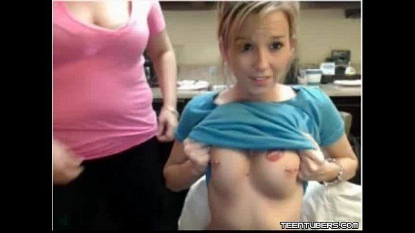 Mom flashes tits
