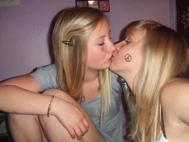 best of Kissing teen webcam girls