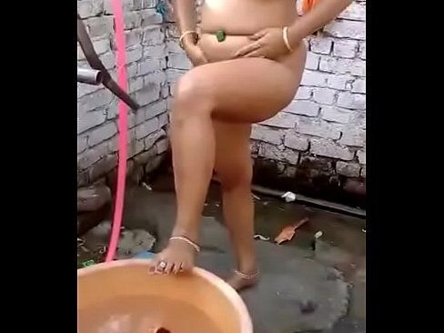 Desi bhabhi bathing