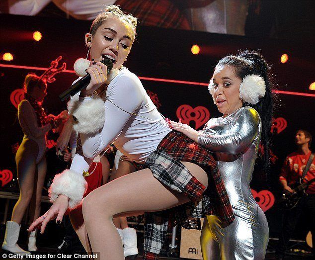 Updog reccomend Miley cyrus and girls doing sex