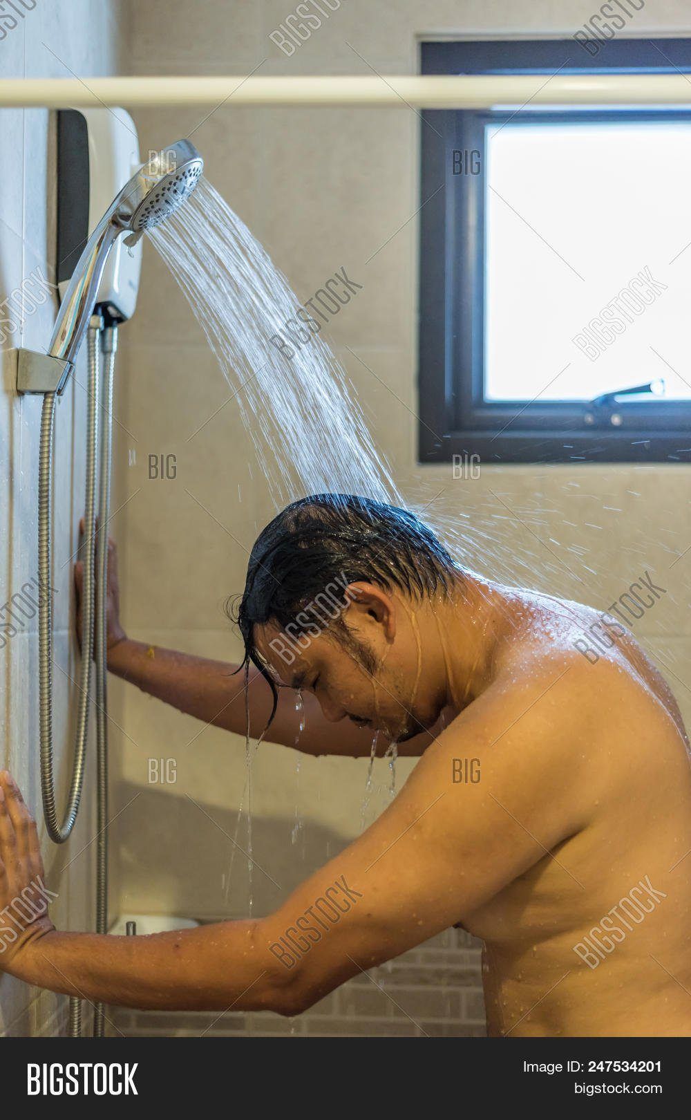 X-Tra reccomend Asian man and woman in shower