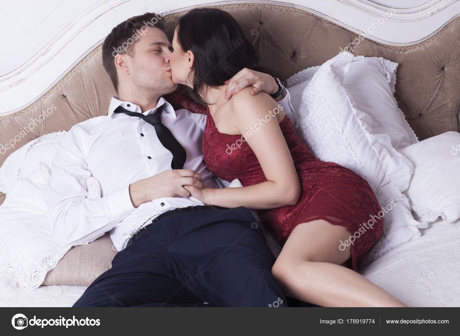 Sexy girl and boy pic in bedroom