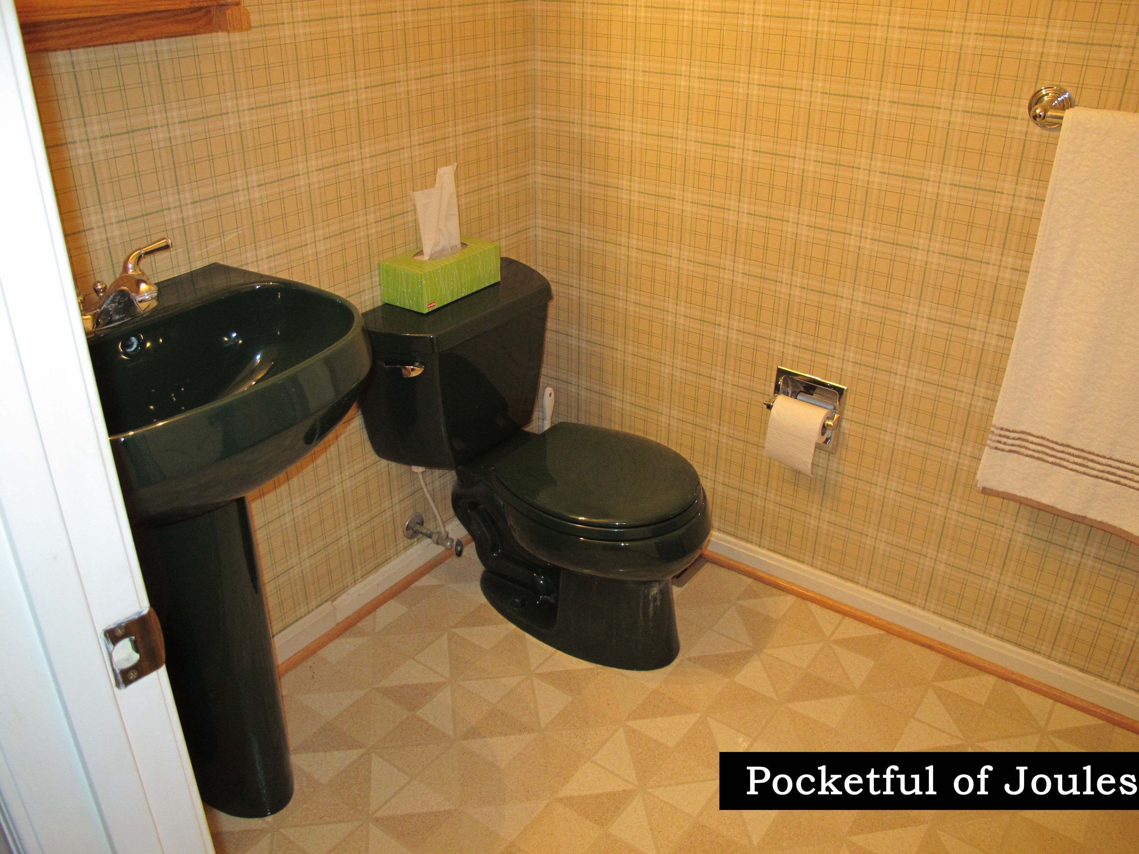 Bath peeing shower sink toilet