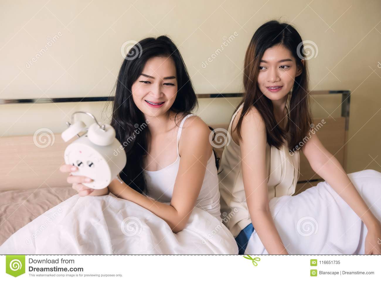 Asian girls lesb