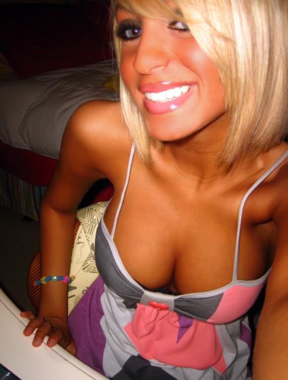 best of Cleavage gallery Amateur down shirt