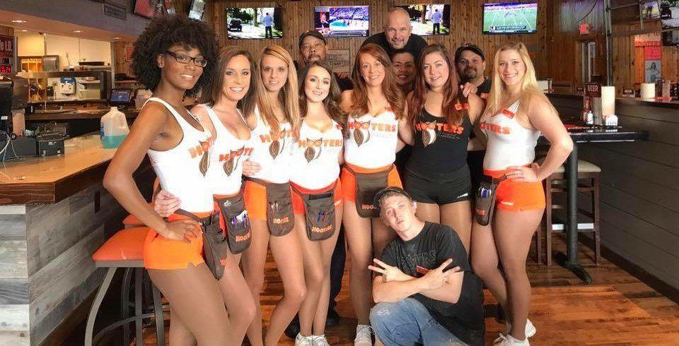 Sir reccomend Guys touching girls at hooters