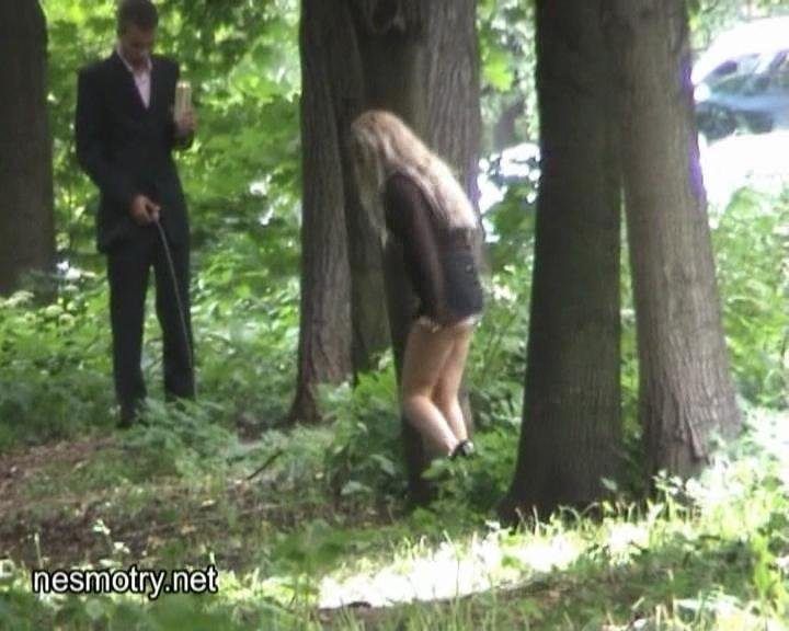 Naked girl peeing in nature - Porno photo