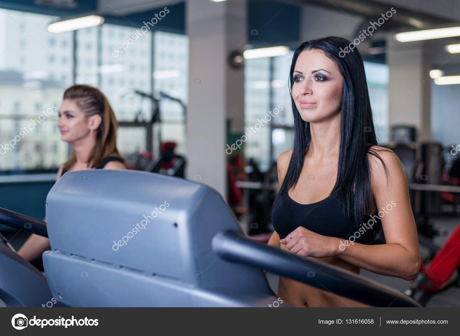 Apple reccomend Sexy girl on treadmill